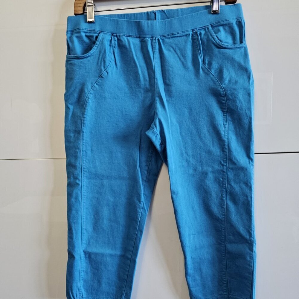 Solid Pocket Capris - Picture 3 of 6